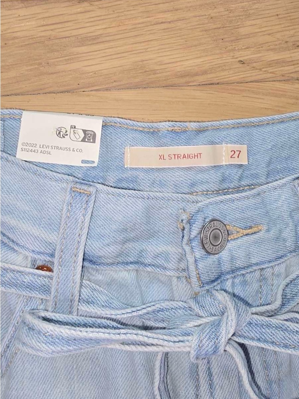 Light Wash Tie-Waist Women’s Levi Jeans - Picture 5 of 8